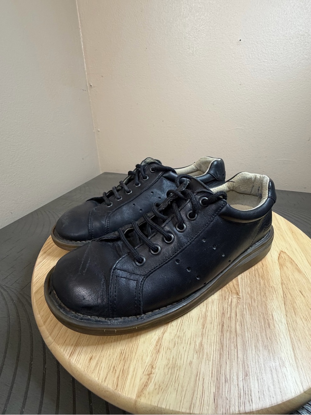 Dr. Martens Men’s Vintage 90s  Leather Low Top